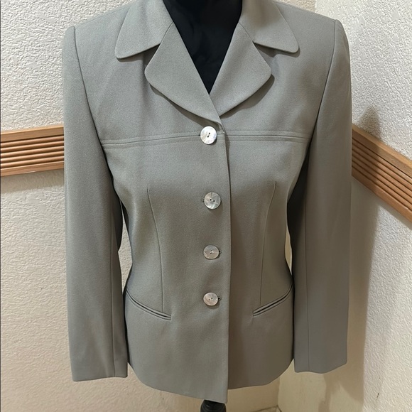 Atrium Collection Elegant Sage Green Button Down Blazer Size 4 - Picture 2 of 9